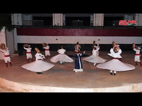 فرقة أمية تقدم التراث على المسرح الدائري بحديقة تشرين