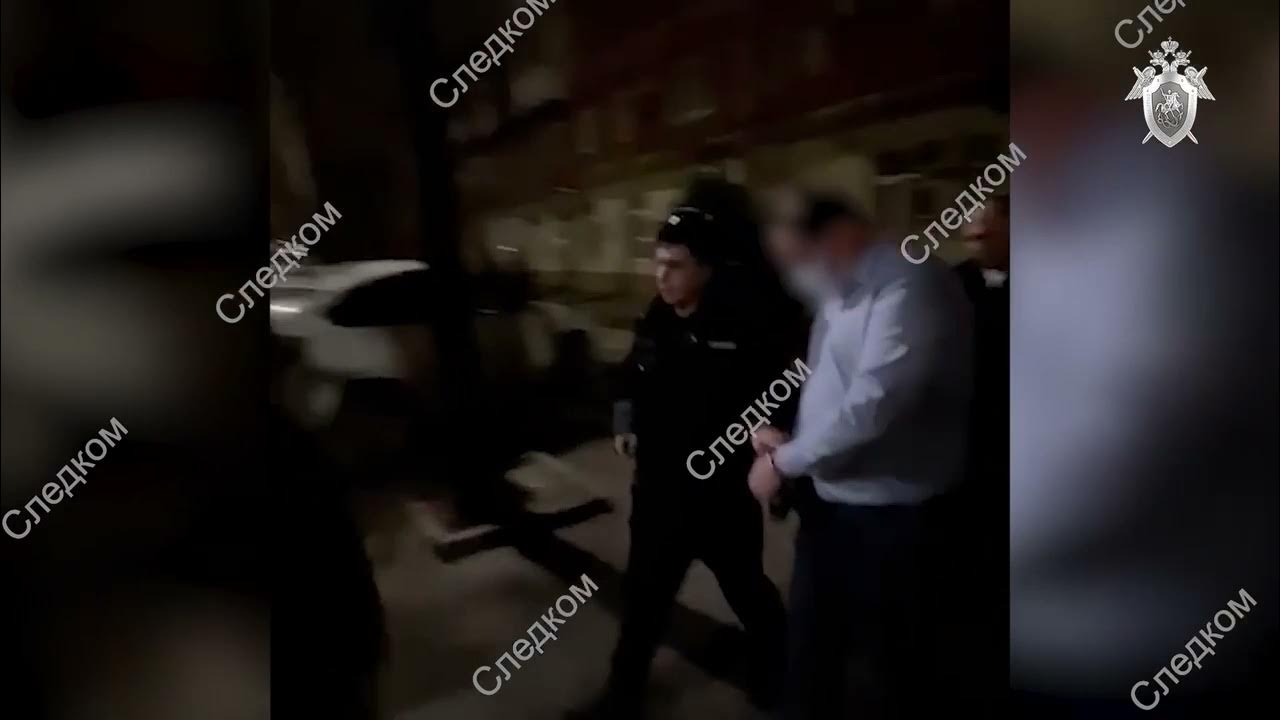 женщину вытащили из мфц без маски сотрудники полиции. полицейский застрелил. гаишник застрелил парня. возбуждено уголовное дело против проводницы. возбуждено уголовное дело против проводницы.