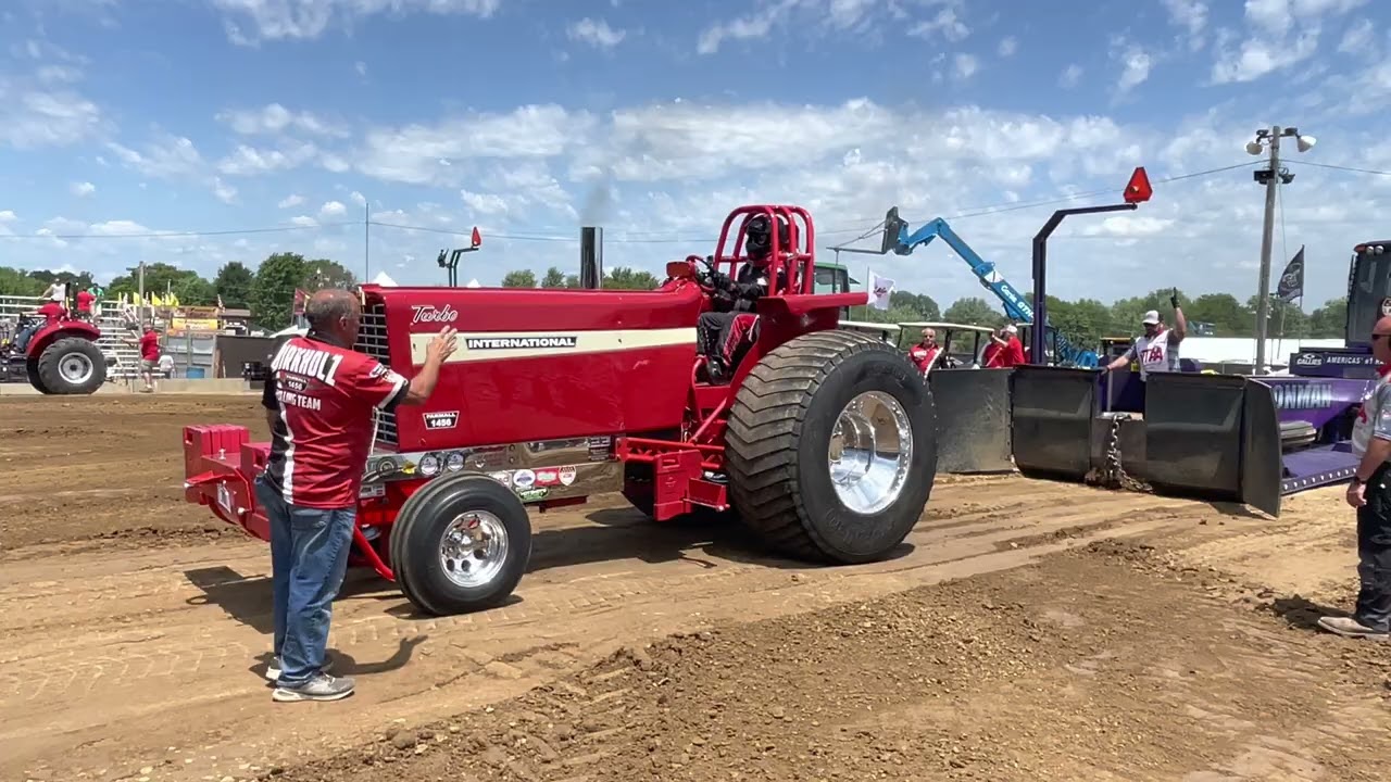 Light pro stock pulling tractors in Tomah, Wisconsin