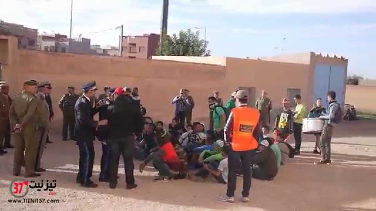 احتجاج جماهير الفقيه بنصالح في ملعب المسيرة بتيزنيت