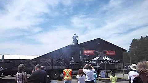 Classy Chassis Jason Thorne motorcycle jump (video...