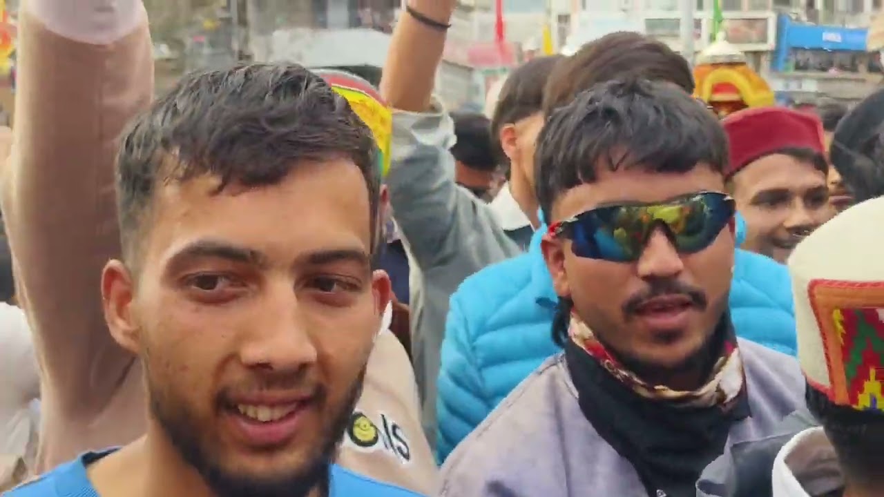 मंडी शिवरात्रि महोत्सव की दूसरी जलेब का मजा लेते हुए देऊलू लोग जय देव मार्कंडेय ऋषि घटोत्कच ❤️।