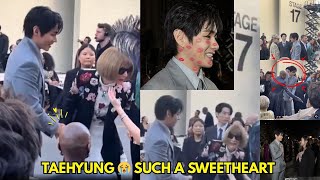 Download Lagu Anna Wintour keep holding Taehyung's hand while she greets guests😆 lipstick stains on Tae’s cheek?! MP3 Download Lagu Anna Wintour keep holding Taehyung's hand while she greets guests😆 lipstick stains on Tae’s cheek?! MP3