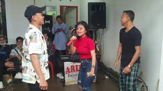Viral Dangdutan Sampe Masukin Tangan.