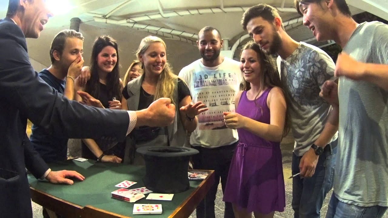 Andino Magician - Street Magic -  Double cross trick