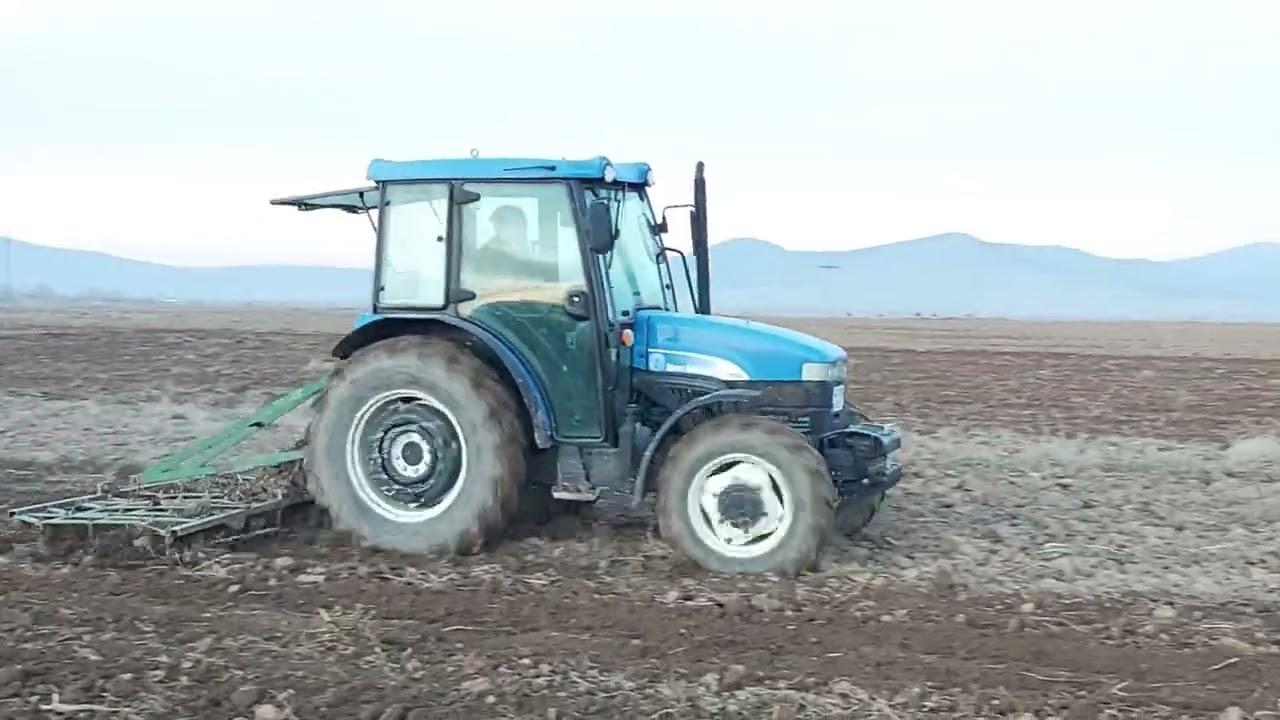 TT65 Newholland ile 60 diş Tırmık çekiyoruz... (Ekin yeri hazırlığı) 2025 yılının ilk toprak hazırlı