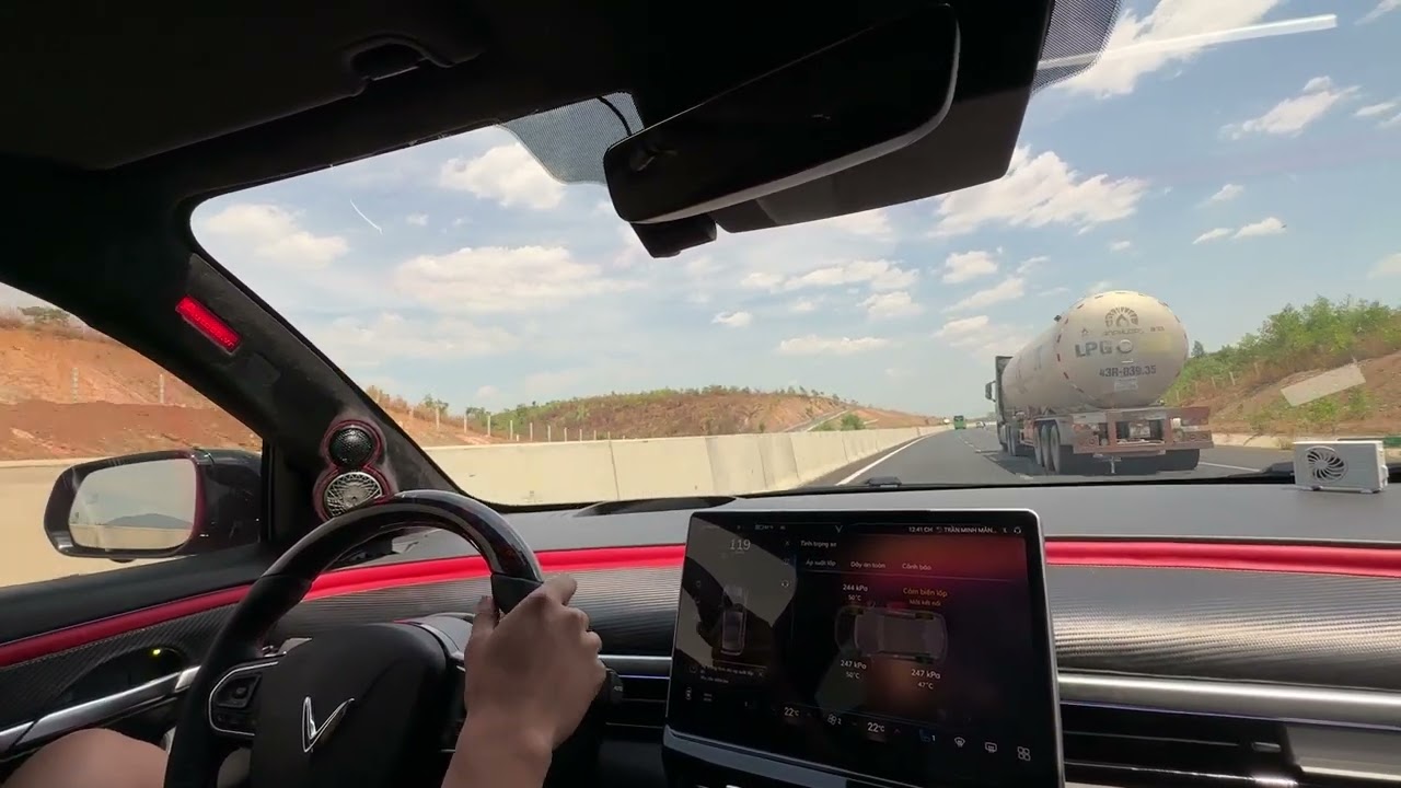 Vinfast VF6 đi cao tốc 120km/h liên tục 1% được 2km