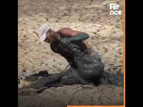 😱😱l'homme a réussi à sauver l'antilope dans le sable mouvant 😱😱