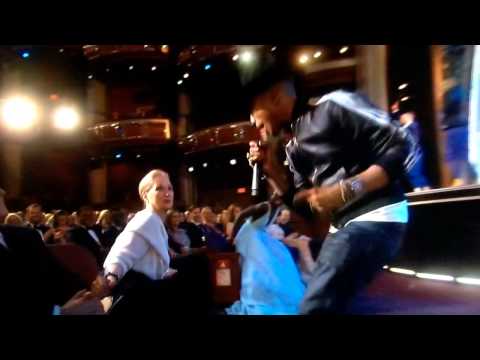 Video Pharrell Williams @2014 Oscars Happy Live Performance