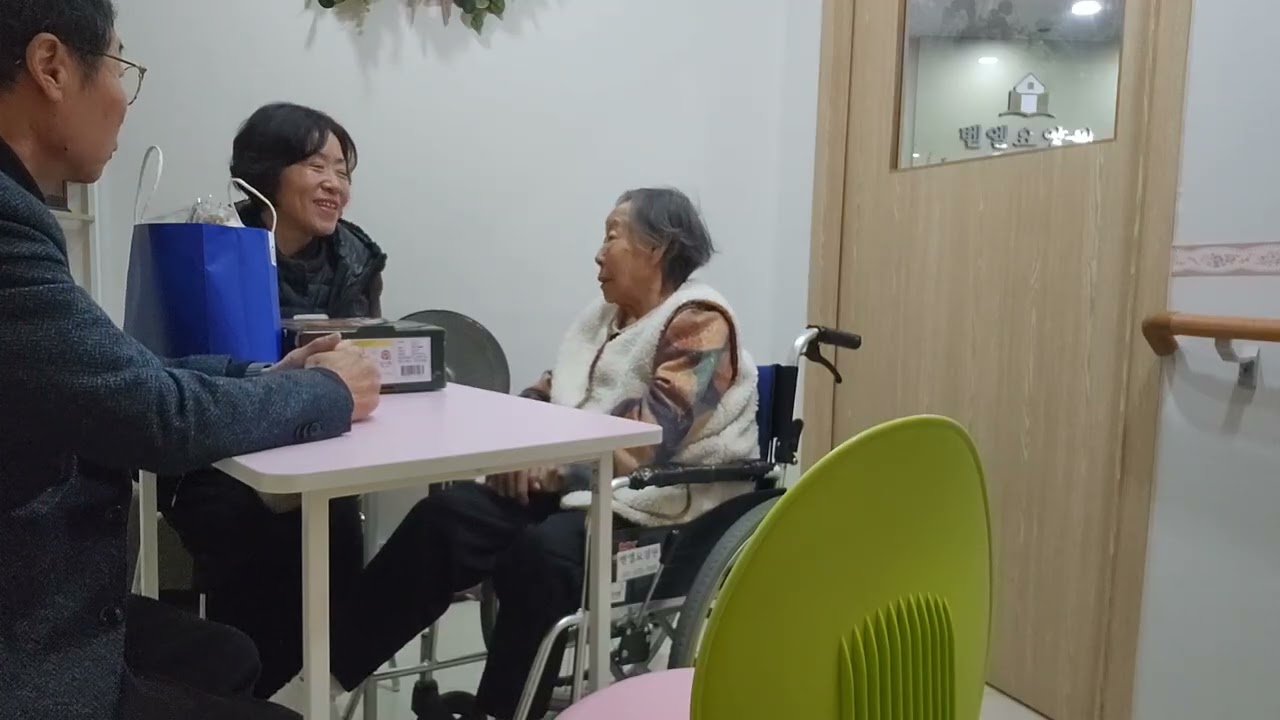 요양원 에 어머니 계시는데 다녀왔습니다