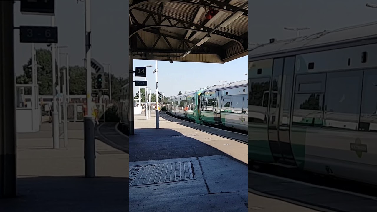 Southern Trains  Class 377 377131 + 377413 Departing Clapham Junction on 08/09/21 