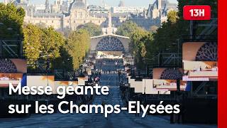 Messe Géante Sur Les Champs-Élysées Une Foule Ahurissante