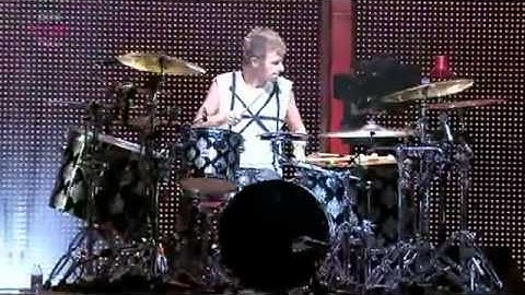 Muse - Intro + Uprising (live at Reading Festival 2011)