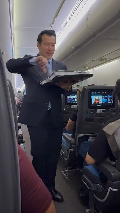 Hot towel for refreshments by @singaporeair #singapore #airlines #plane #refresh #best #feelgood