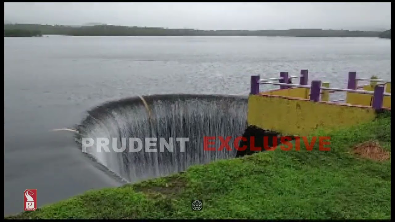 SELAULIM DAM BEGINS TO OVERFLOW FROM CREST