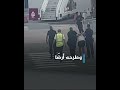 لدوافع غير واضحة ملاكم بريطاني يحاول فتح باب طائرة أثناء إقلاعها لدوافع غير واضحة ملاكم بريطاني يحاول فتح باب طائرة أثناء إقلاعها