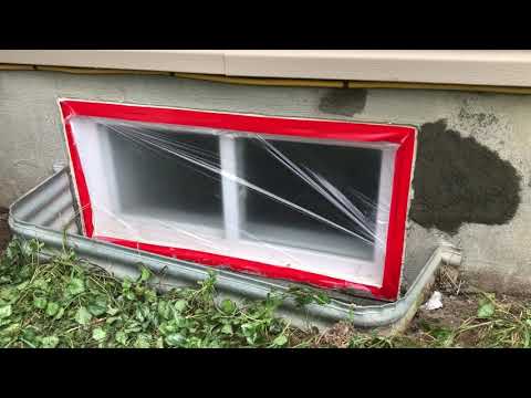 Vidéo: Comment couvrir une fenêtre de sous-sol cassée ?