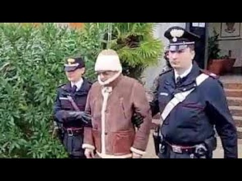 لحضة اعتقال زعيم المافيا الإيطالية ماتيو دينارو بعد أعوام من المطاردة Dinaro Messina