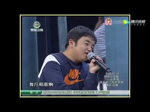 90厘米袖珍男靠自己本身赚钱惨遭母亲看不起，上台就怒喷 丢人现眼