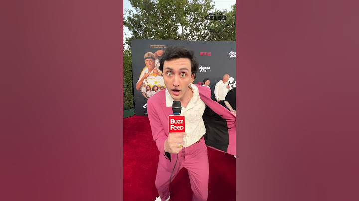 Mandatory red carpet fit check with the Cobra Kai cast. 😂