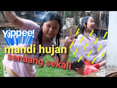 Asiik!!! Mandi hujan rame rame sampe kedinginan