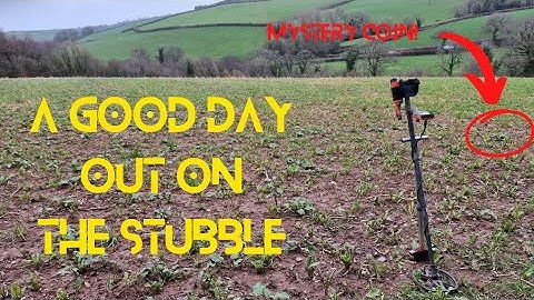 Metal detecting on the field of stubble - Quest Q30 Plus - England