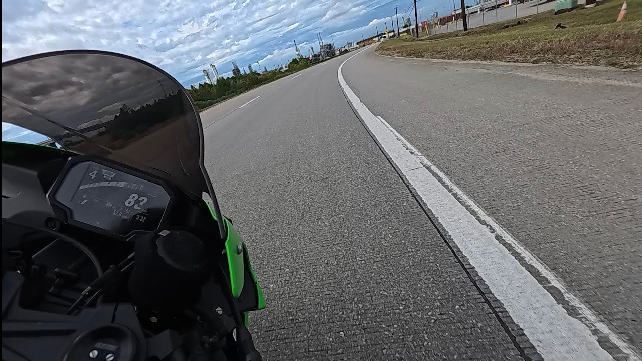 Kawasaki ZX6R 636 From a Liter Bike Rider's Perspective. Let's