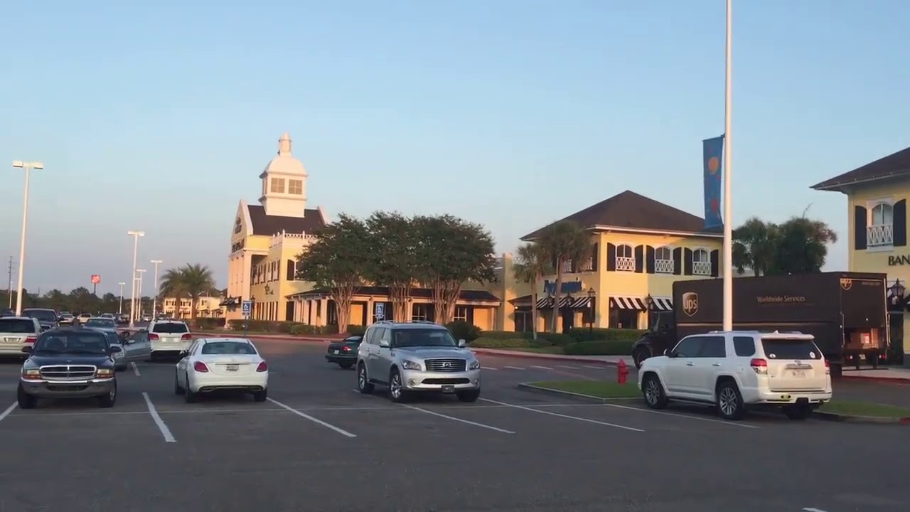 Thumbnail for What is an outlet mall ? Let's make some
