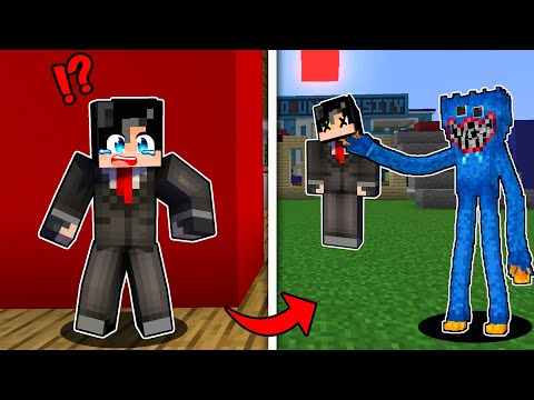 Evil Huggy Wuggy HUNTS Me in MINECRAFT! (Im Scared)😢