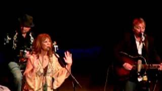 Watch Patty Loveless Working On A Building video