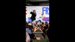Kamala Harris endures another incredibly awkward crowd moment