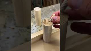 Assemblage avec Tourillons Solide et Esthétique