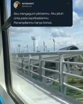 Story Wa 'Aku Mengagumi Pikiranmu, Aku Jatuh Cinta Pada Kepribadianmu, Penampilanmu adalah Bonus.'