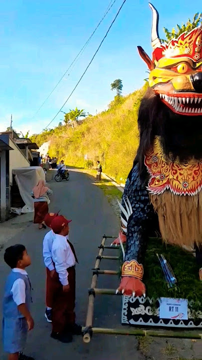 bocil pingin naik ogoh-ogoh singa barong rasaksa | Karnaval Ngemplak Windusari 2024 #shorts