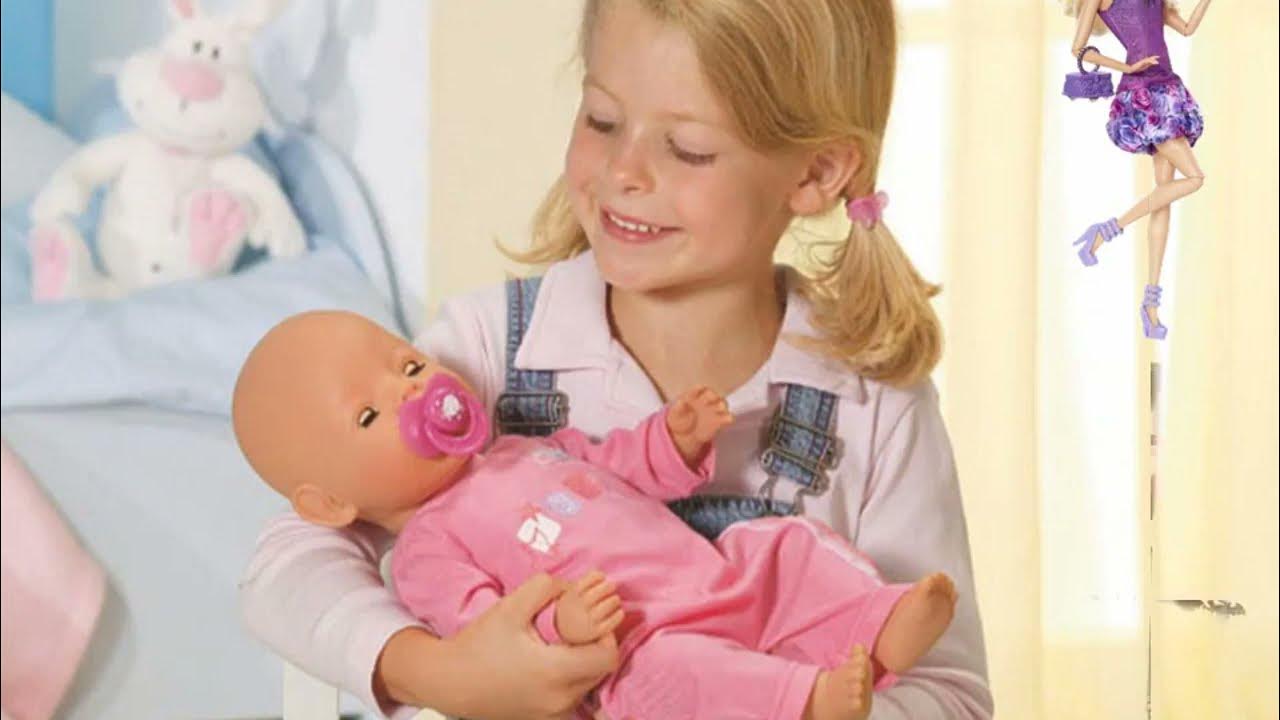 Картинка девочка с куклой. Куклы реборн Беби Борн. Куклы для девочек. Девочка баюкает куклу. Современные игрушки для детей.