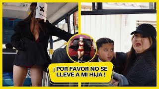 Muj3r αsαltó este bus para llevarse y s3cuestrαr a esta niña | Merily #reflexiones #historiasreales