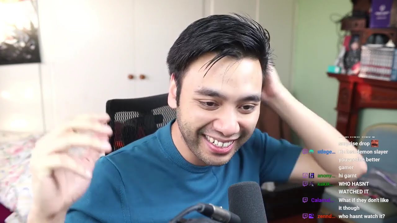 CHATTING & WATCHING ANIME TRAILERS | MERRY CHRISTMAS (GIGGUK)