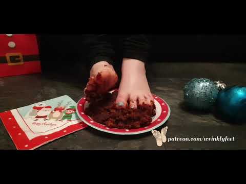 Barefoot Christmas Pudding Smash ASMR (Christmas Advent Calendar Day 17)