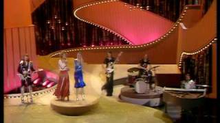 Vignette de la vidéo "ABBA Waterloo Eurovision 1974 (High Quality)"