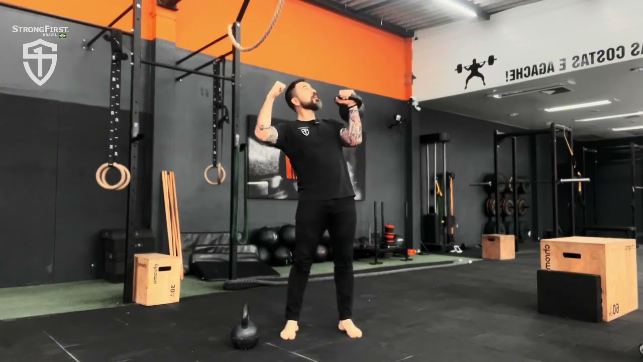 Military Press: Diferenças Reais Entre Single e Double Kettlebell
