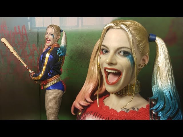 Boneca ARLEQUINA Doll Harley Quinn Esquadrão Suicida - HOT TOYS - Suicide  Squad - Unboxing 