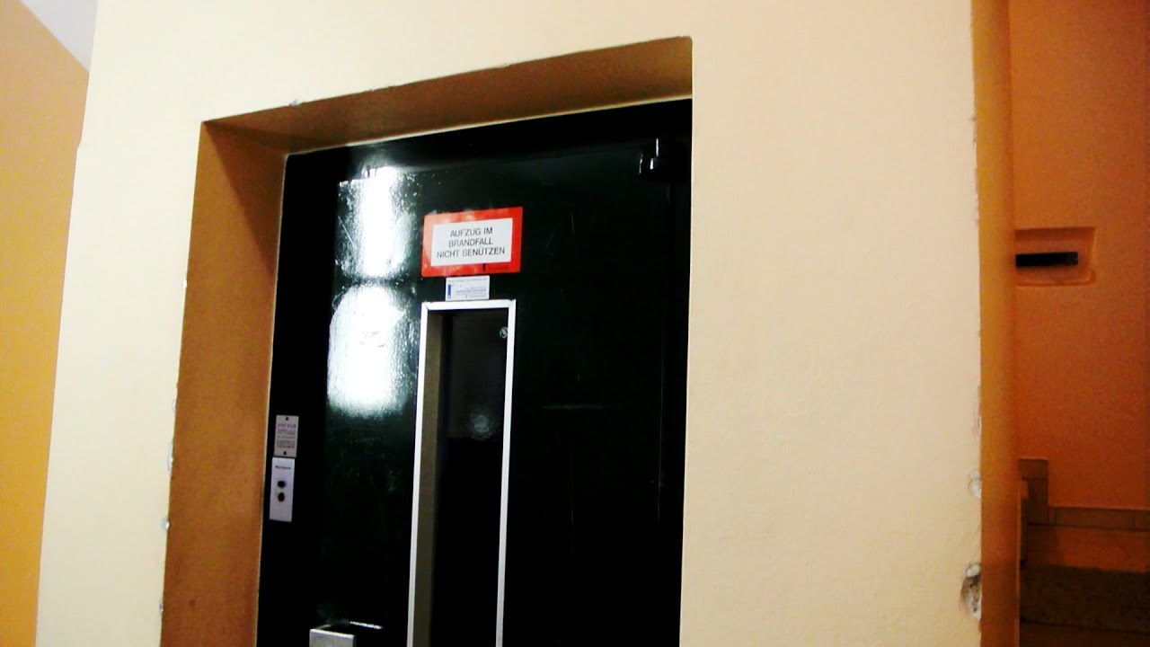 1976 Wertheim traction elevator without inner doors @ Kaiserbergstraße 28, Kufstein, Austria