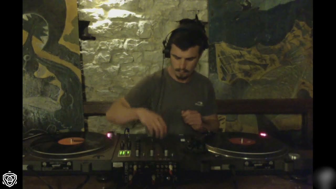 Special Hardgroove mix by Augusto Taito (Vinyl Set) | Culto Streaming n°09. bekijken op YouTube Special Hardgroove mix by Augusto Taito (Vinyl Set) | Culto Streaming n°09. bekijken op YouTube
