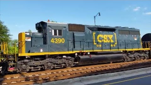 CSXT 711 ES44AH 863 ES44AH 4390  SD40-3 Heads NB  On Q470-28 In Fay NC