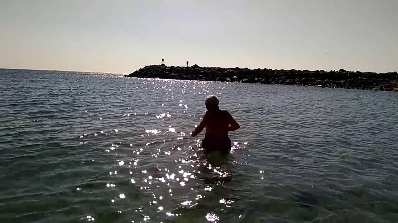 Feridun dede 83 yaşında yüzüyor Yeşilköy Çiroz plajı  İstanbul 04 11 2018