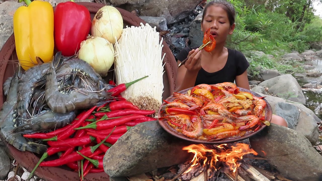 ⁣Cooking Shrimp Curry Spicy with Bell peppers for Food - Survival skills Anywhere Ep 87