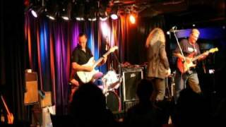 The Atlantics - Bombora live at The Basement, January 2010 chords