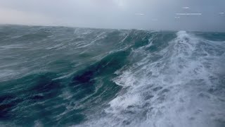 Video: Rogue wave hits cruise ship Resimi