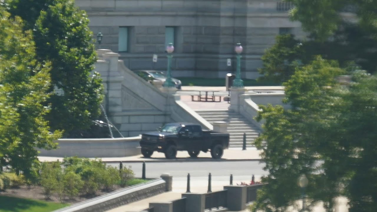 Man Who Claimed To Have A Bomb Near The U.S. Capitol Surrenders