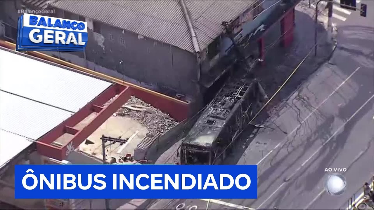Helicóptero da RECORD flagra ônibus incendiado na zona sul de São Paulo